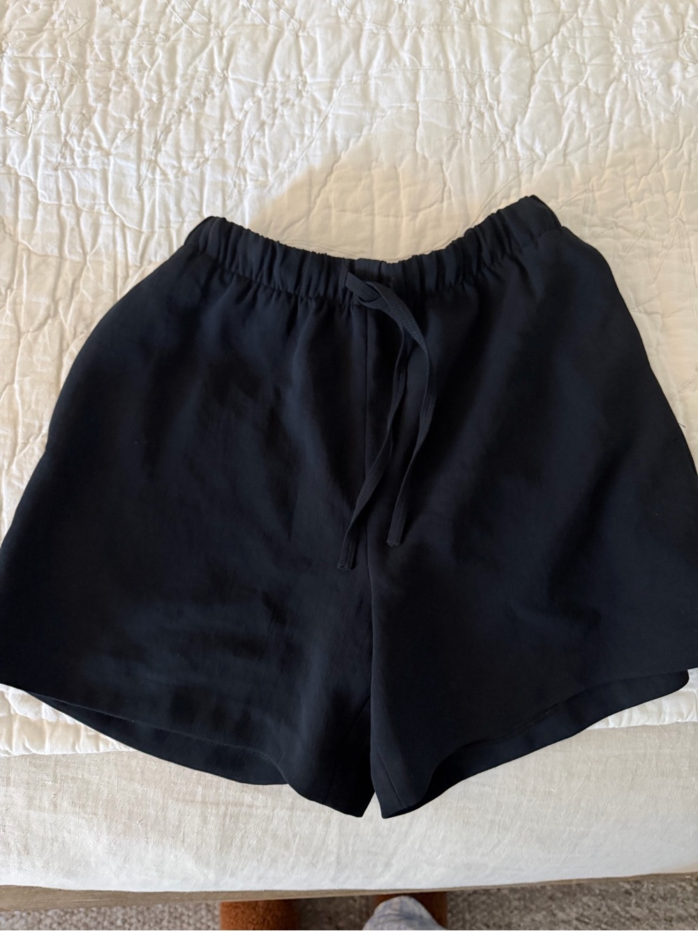 Aritzia Lodge Short Mid Thigh